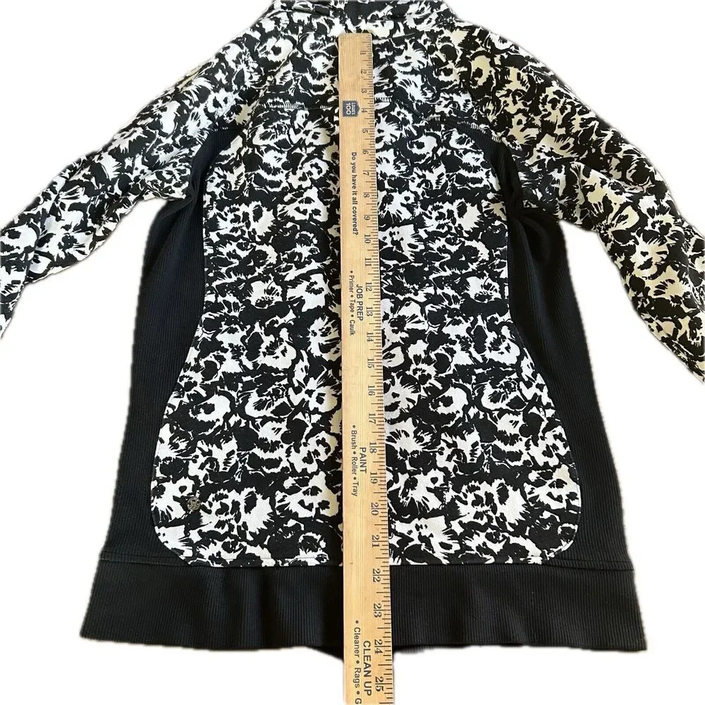 Lululemon Black & White Fleur Sombre Floral Cozy Cuddle Up Full Zip Jacket 6‎